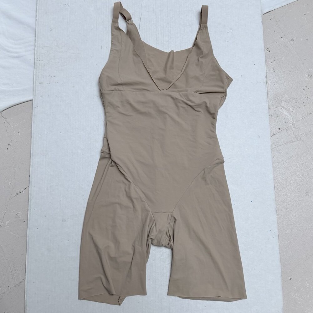 Maidenform Shapewear Tan Slimming Womens Large Bodysuit Romper Shorts